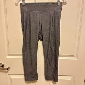 Unde Armour Leggings Womens Medium Gray Cropped Capri Compression HeatGear